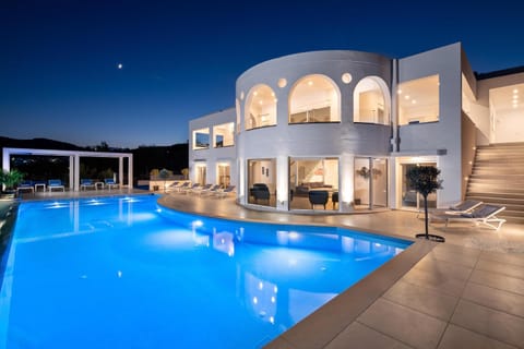 Property building, Night, Pool view, Swimming pool, sunbed