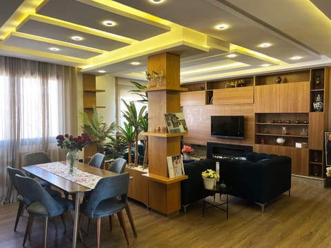 Communal lounge/ TV room, TV and multimedia, Living room, Seating area, Dining area