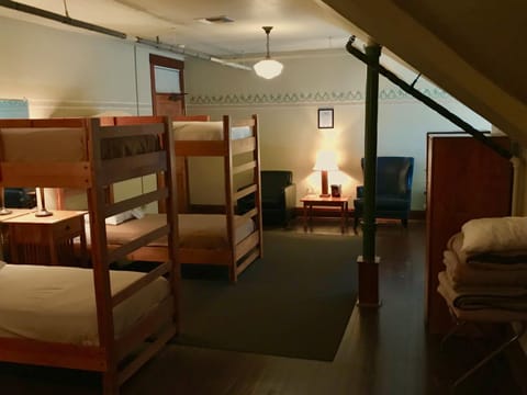 Seating area, bunk bed