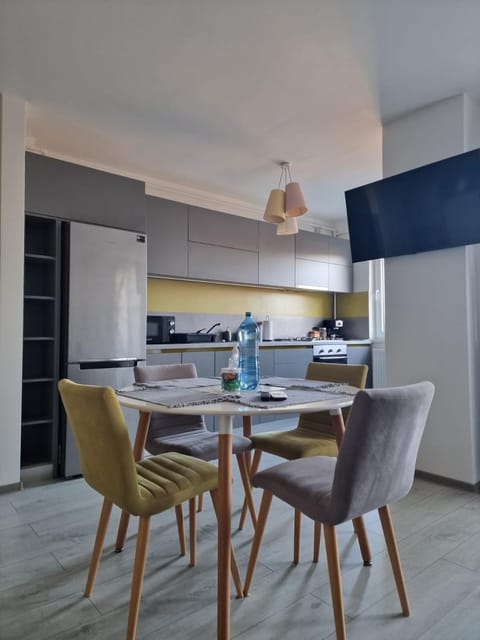 Kitchen or kitchenette, Dining area, minibar, pet friendly, stove