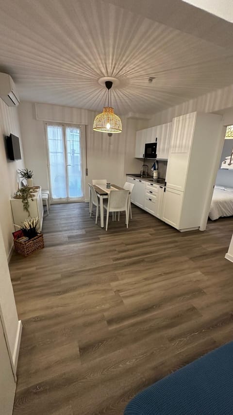 TV and multimedia, Kitchen or kitchenette, Dining area