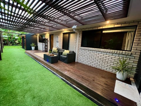 Property building, Patio, Garden, Garden, Seating area, Garden view