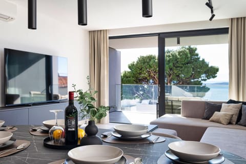 Communal lounge/ TV room, TV and multimedia, Balcony/Terrace, Living room, Seating area, Dining area, Sea view