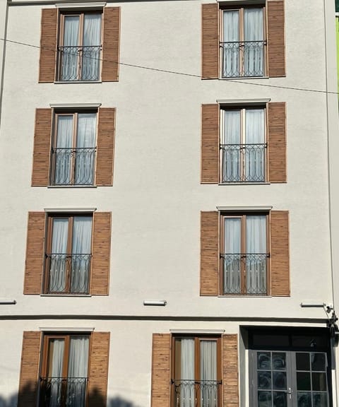 Property building, Day