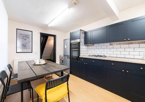 Best Work Stays 4 Bedroom Washer FreeParking House in Liverpool