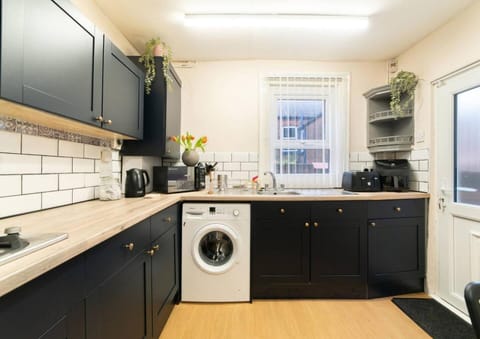 Best Work Stays 4 Bedroom Washer FreeParking House in Liverpool