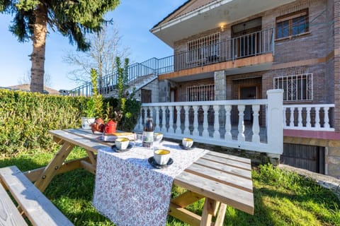 Property building, Garden, Balcony/Terrace, Garden view