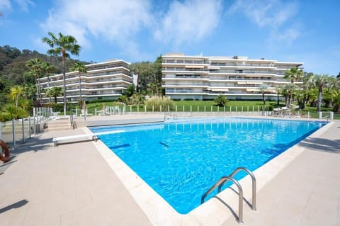 Property building, Pool view, Swimming pool