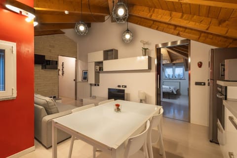 TV and multimedia, Kitchen or kitchenette, Dining area, pet friendly, stove