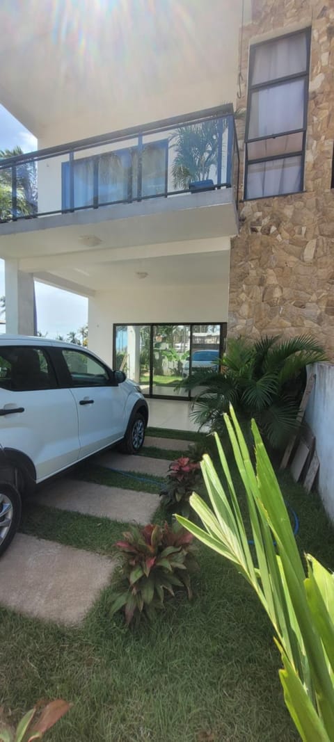 Property building, Garden, Parking