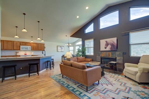 Picturesque Pueblo at Palmer Lake Sleeps 14 House in Palmer Lake