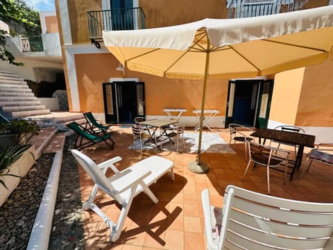 Property building, Balcony/Terrace, sunbed