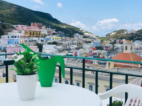 Facade/entrance, Balcony/Terrace, City view