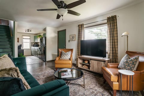 TV and multimedia, Living room, Seating area, Evening entertainment, fireplace