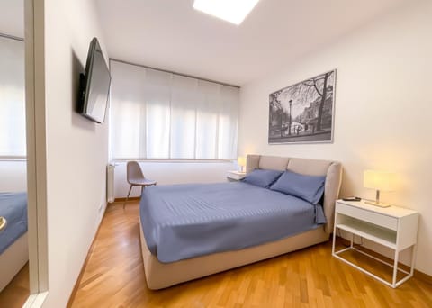 Bed, TV and multimedia, Bedroom, locker, locker