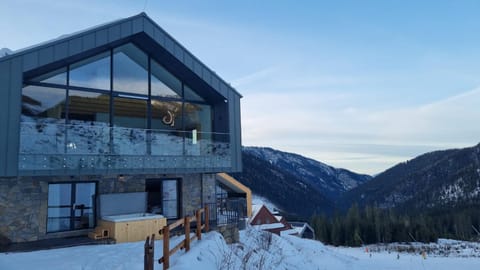 Property building, Natural landscape, Mountain view