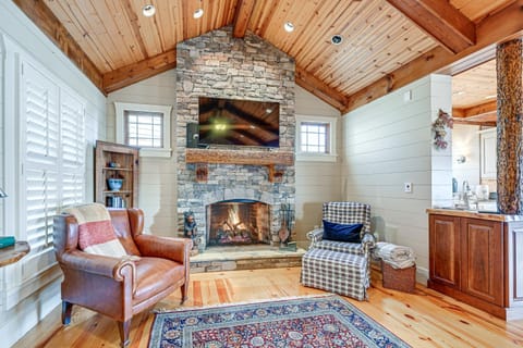 Mountain-View Georgia Cabin with 2 Decks Cabin in Sky Valley