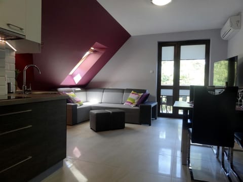 Living room, Photo of the whole room, Dining area