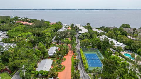 Neighbourhood, Natural landscape, Bird's eye view, Tennis court, Sea view