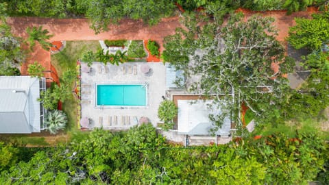 Property building, Natural landscape, Bird's eye view, Swimming pool, Swimming pool, sunbed