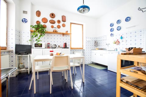 View (from property/room), Kitchen or kitchenette, Dining area, Garden view, Garden view, Mountain view, Mountain view, Inner courtyard view, dishwasher, oven, pet friendly, stove, kitchen