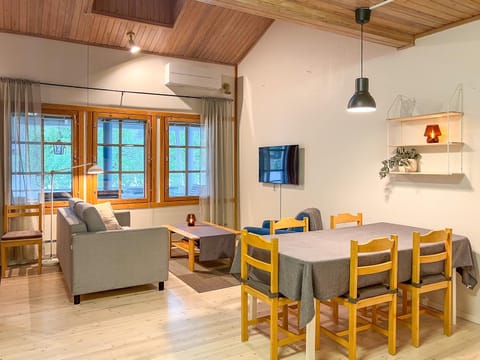 TV and multimedia, Living room, Dining area