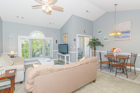 Beautifully Updated Top Floor 1 Bedroom Condo - Riverwalk at Arrowhead Country Club - Unit 302 House in Socastee