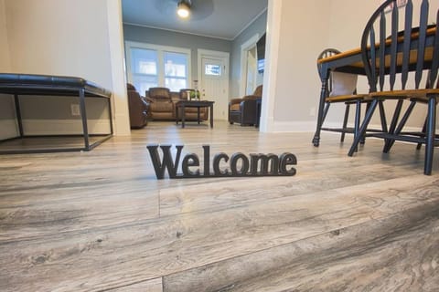 Large 6BR, 2 bath in Niagara Falls House in Niagara Falls