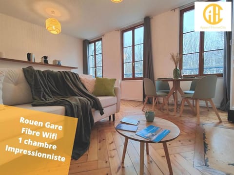 TV and multimedia, Seating area, Dining area