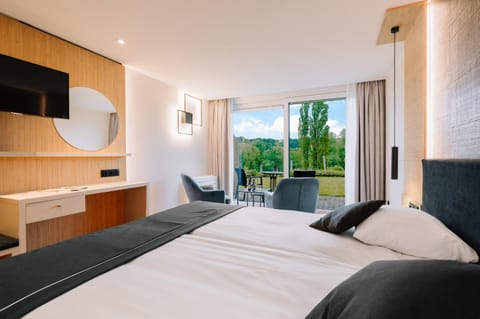 Bedroom, Garden view, Mountain view
