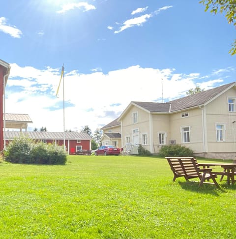 Property building, Day, Garden, Garden view, sunbed