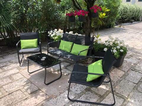 Spring, Summer, Garden, Garden view, Parking