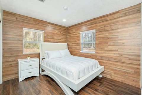 Westville Pines Cabin Cabin in South Walton County