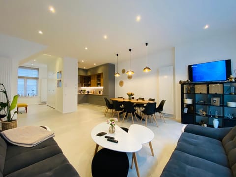 TV and multimedia, Living room, Dining area