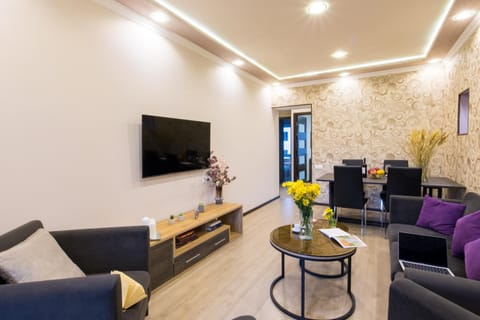 Communal lounge/ TV room, TV and multimedia, Living room, Seating area, Evening entertainment