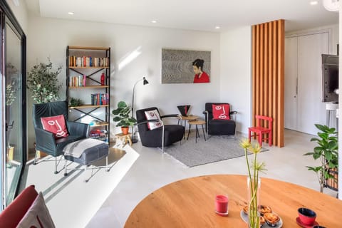 TV and multimedia, Living room, Seating area, Dining area, hair dresser