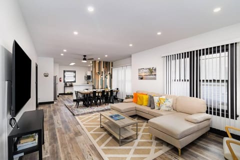 Sand & Sun Retreat,2 Living Rooms, Kids Play Area House in Michigan City