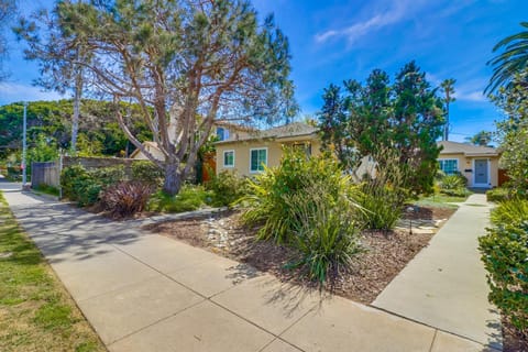 OB Smiths Cottage By The Beach House in Ocean Beach