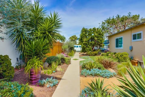 OB Smiths Cottage By The Beach House in Ocean Beach