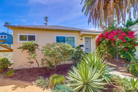 OB Smiths Cottage By The Beach House in Ocean Beach