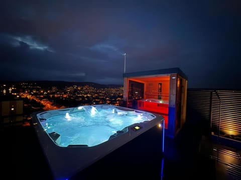 Hot Tub, Hot Tub