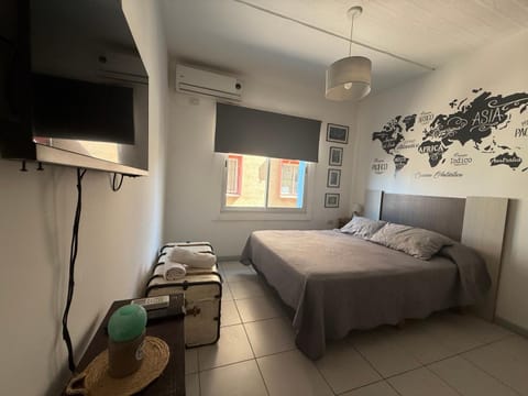 Property building, Restaurant/places to eat, Bed, People, Swimming pool, Breakfast