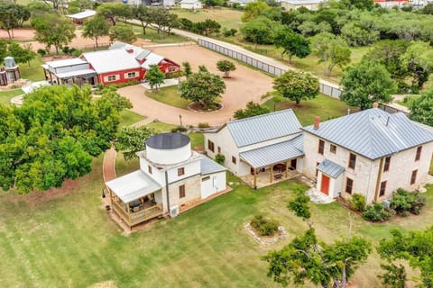 The Rock House Hideaway - TANK HOUSE Apartment in Fredericksburg