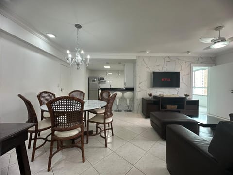 TV and multimedia, Kitchen or kitchenette, Living room, Seating area, Dining area
