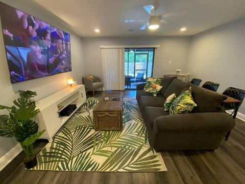 Gulf Breeze Condo w Pool Access! Apartment in Gulf Breeze