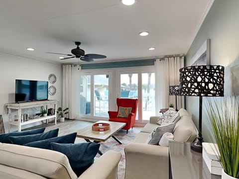 TV and multimedia, Living room, Seating area, furniture
