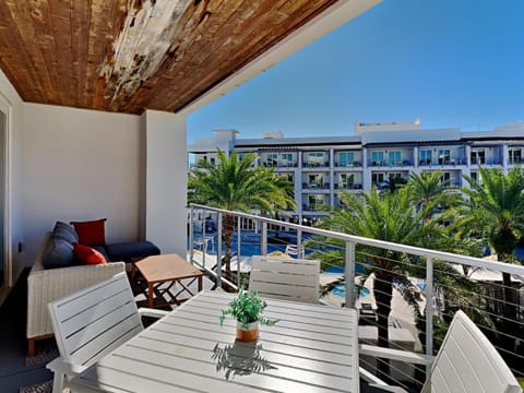 Balcony/Terrace, Seating area, Pool view