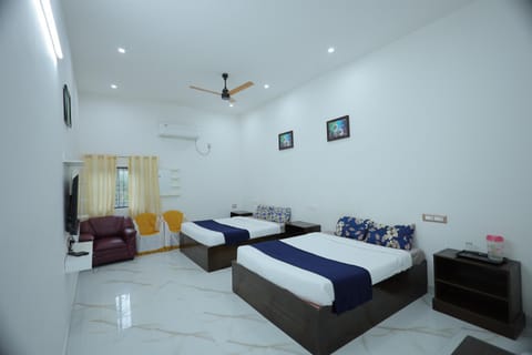 Bed, TV and multimedia, Living room, Bedroom, air conditioner