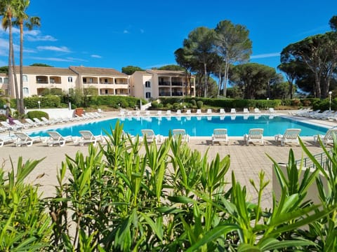 Property building, Garden, Garden view, Pool view, Swimming pool, Open Air Bath, sunbed