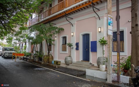 Property building, Location